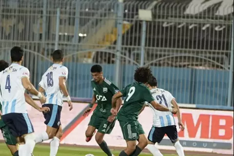  طرد محمد شوقي في مباراة بيراميدز وزد بالدوري المصري